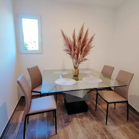 Jolie Maison-6 Personnes *